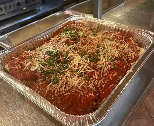 Lasagna Pan Serves 6-8 ppl.